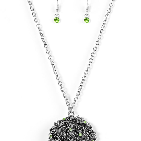 Royal In Roses ~ Green Necklace