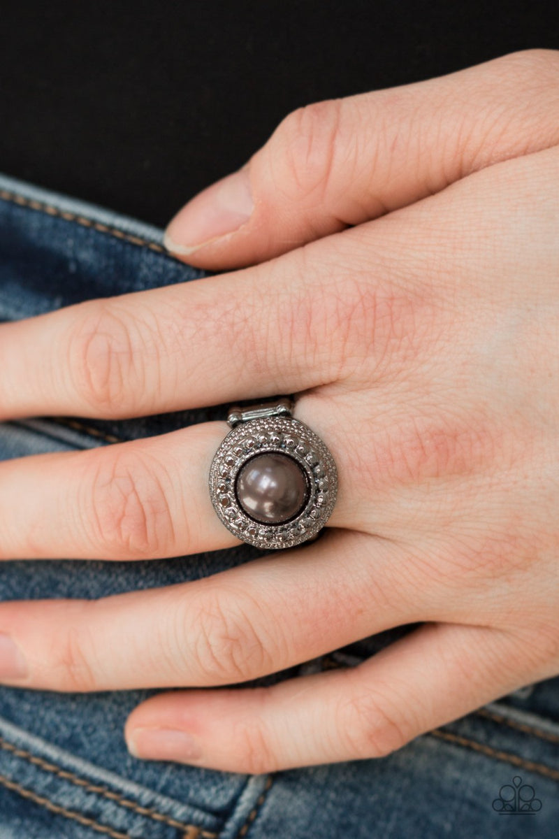 Bronx Beauty ~ Black Ring