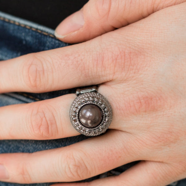 Bronx Beauty ~ Black Ring
